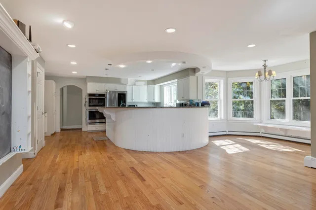 $999,500 | 96 Crestview Drive, South Portland, ME 04106