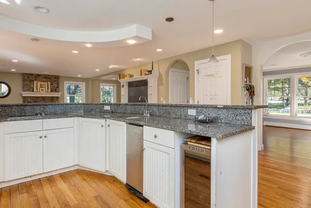 $999,500 | 96 Crestview Drive, South Portland, ME 04106