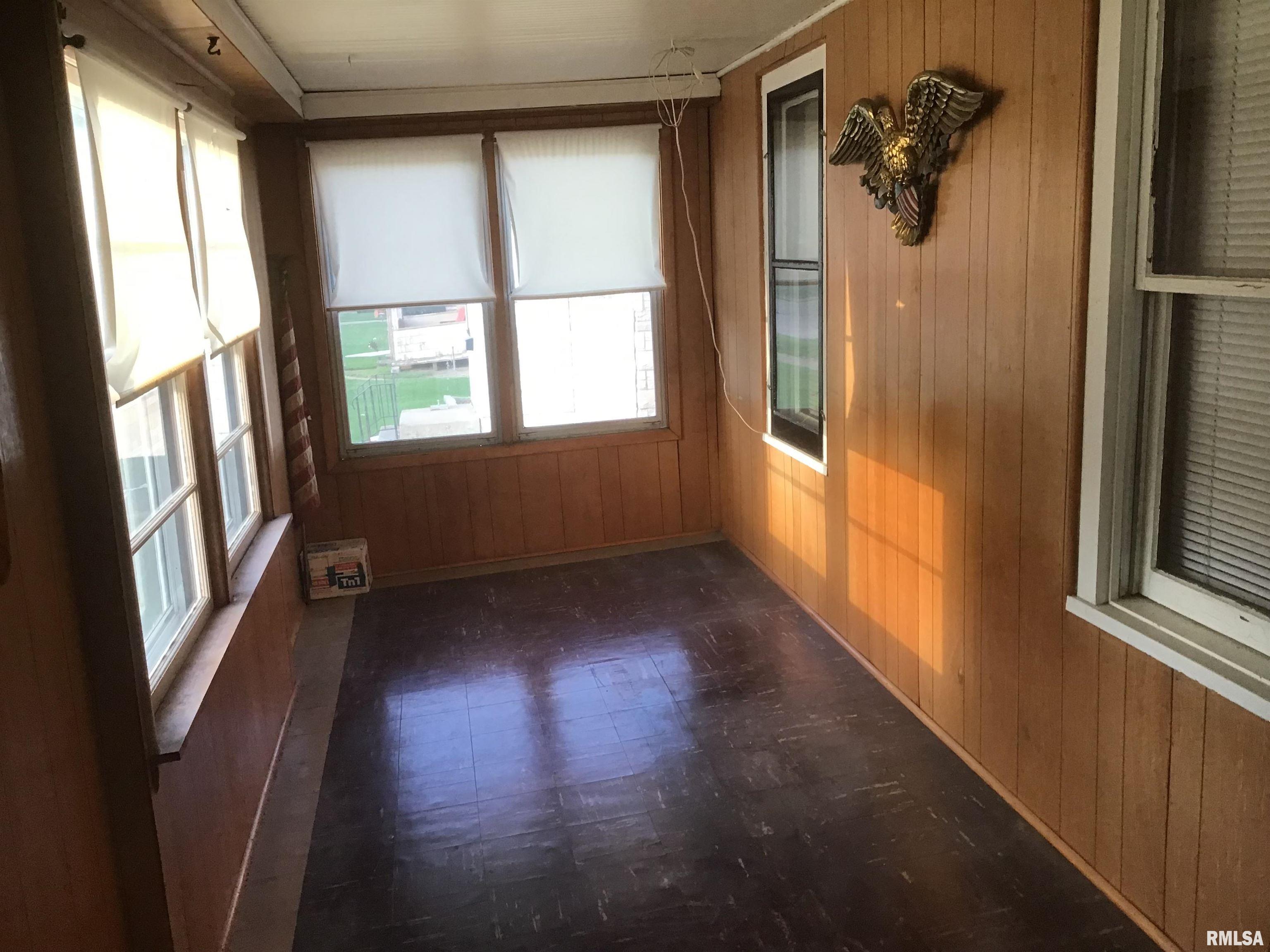 2367 Chancy Street Clinton, IA 52732 - Photo 2 of 10