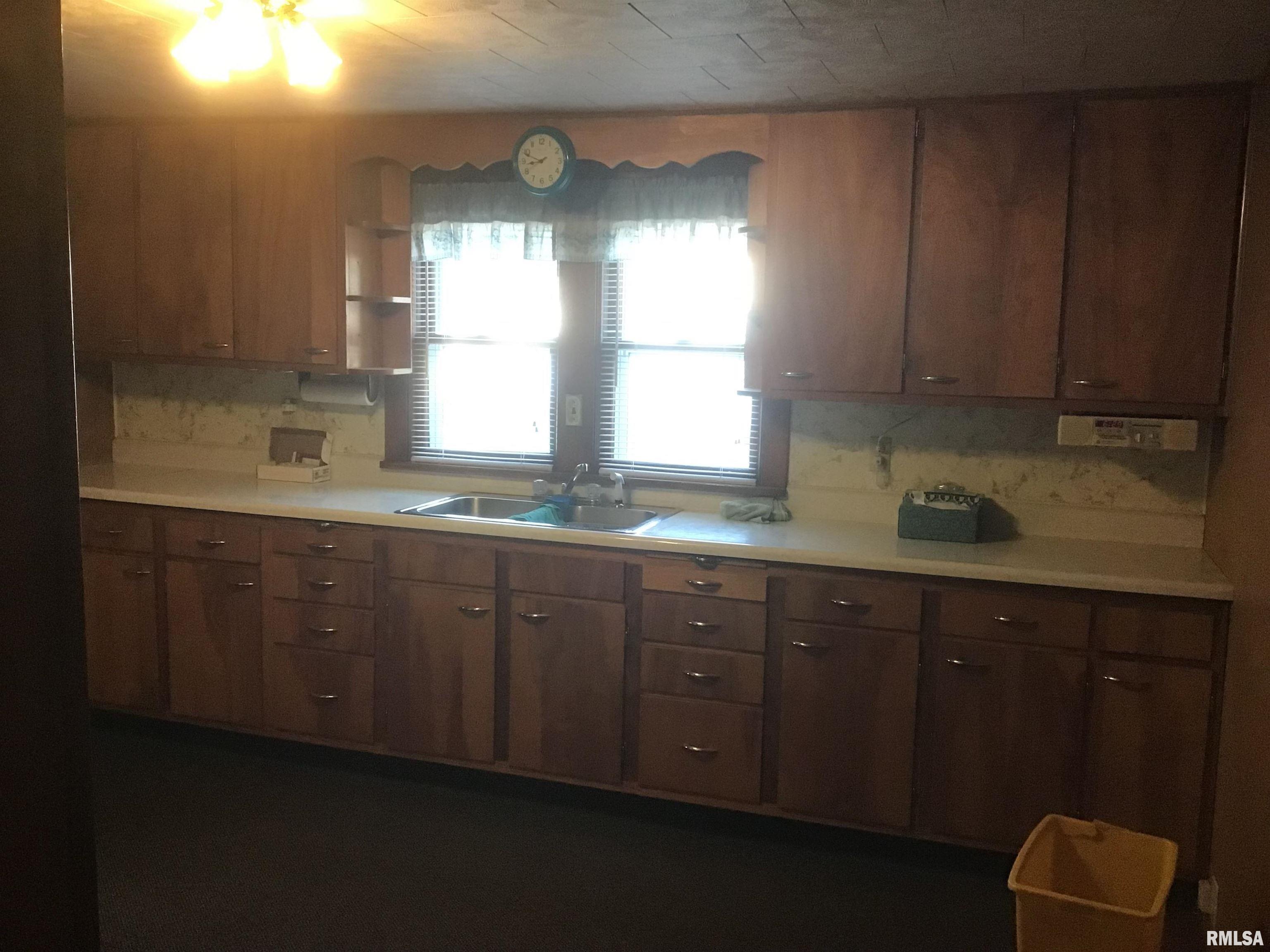 2367 Chancy Street Clinton, IA 52732 - Photo 5 of 10