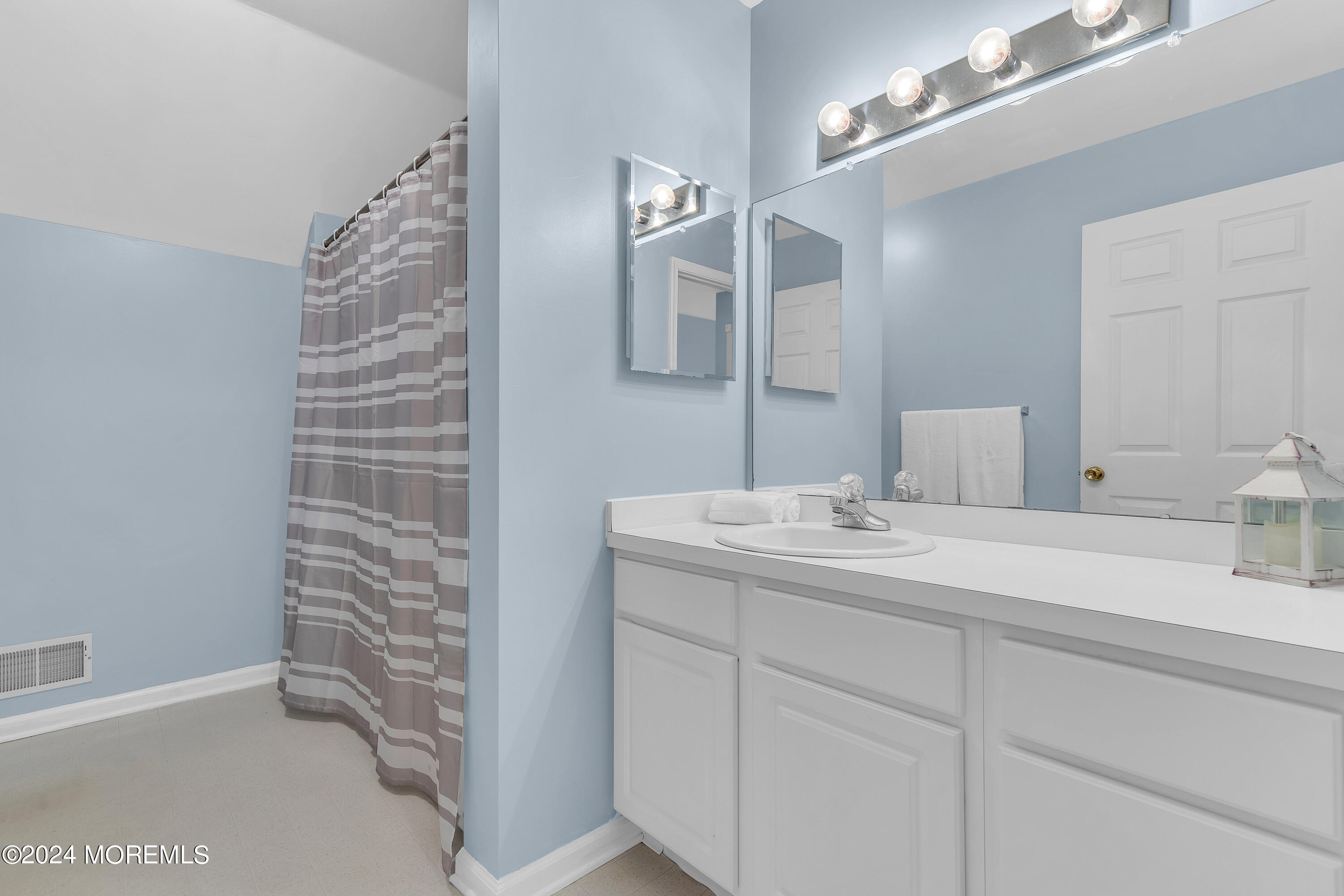 17 Gristmill Road Howell, NJ 07731 - Photo 46 of 71 048_dsc04960