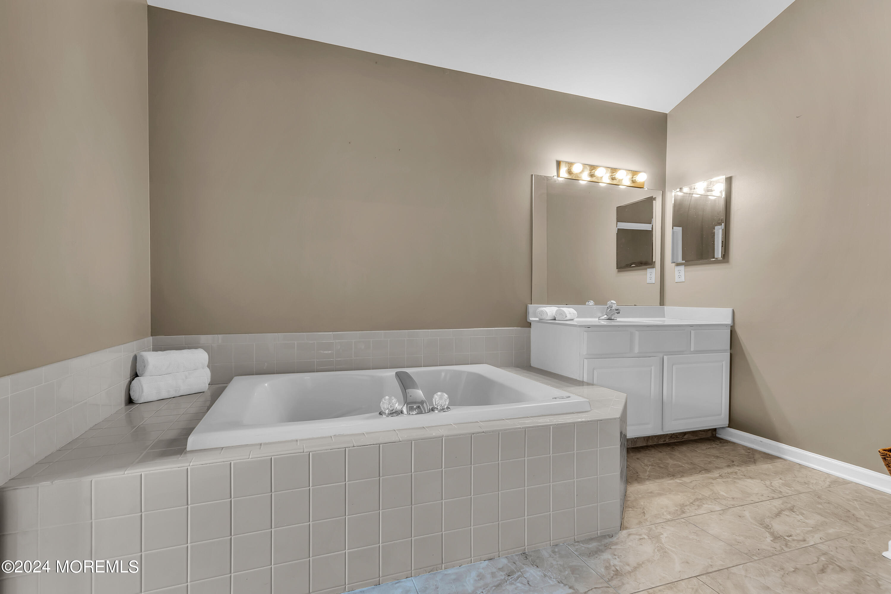 17 Gristmill Road Howell, NJ 07731 - Photo 52 of 71 054_dsc04995