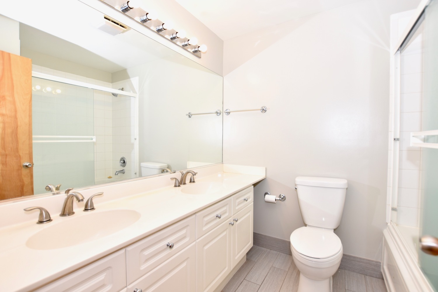 1801 West Diversey Parkway, Unit 18 Chicago, IL 60614 - Photo 18 of 32 a bathroom with a toilet sink and mirror
