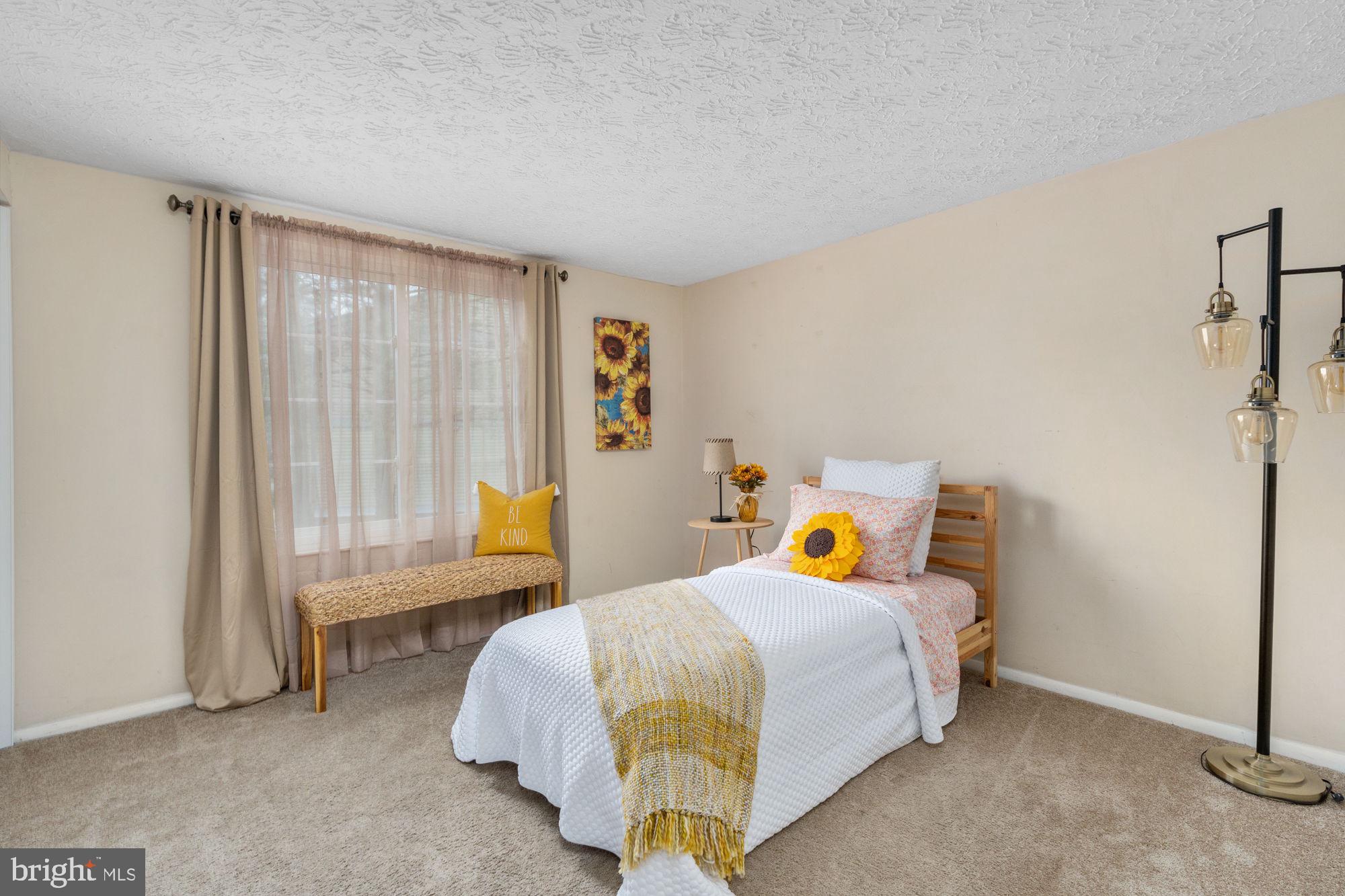 4420 Groombridge Way, Unit 4420E Alexandria, VA 22309 - Photo 18 of 39 11x11 bedroom with excellent windows!