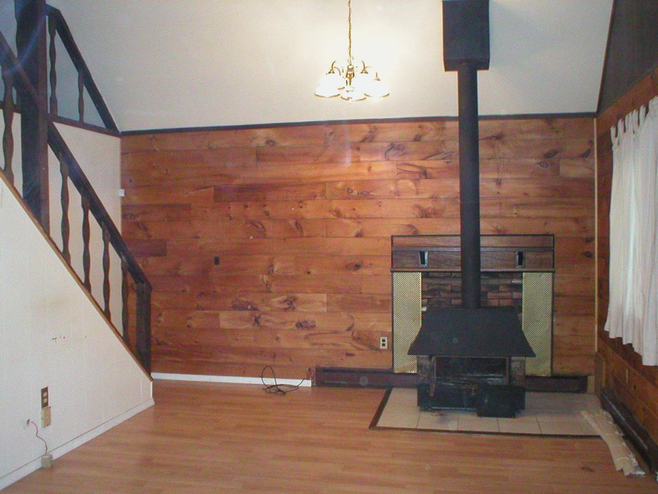 6 Porter Drive Bushkill, PA 18324 - Photo 2 of 6 LIVINGROOM