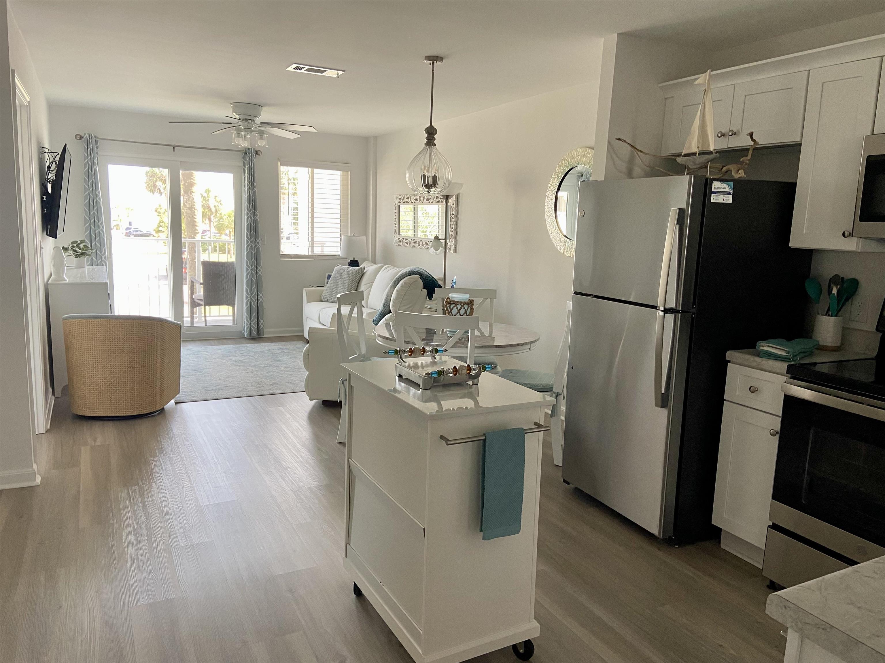 400 Plantation Road, Unit 4209 Gulf Shores, AL 36542 - Photo 8 of 27 Center island