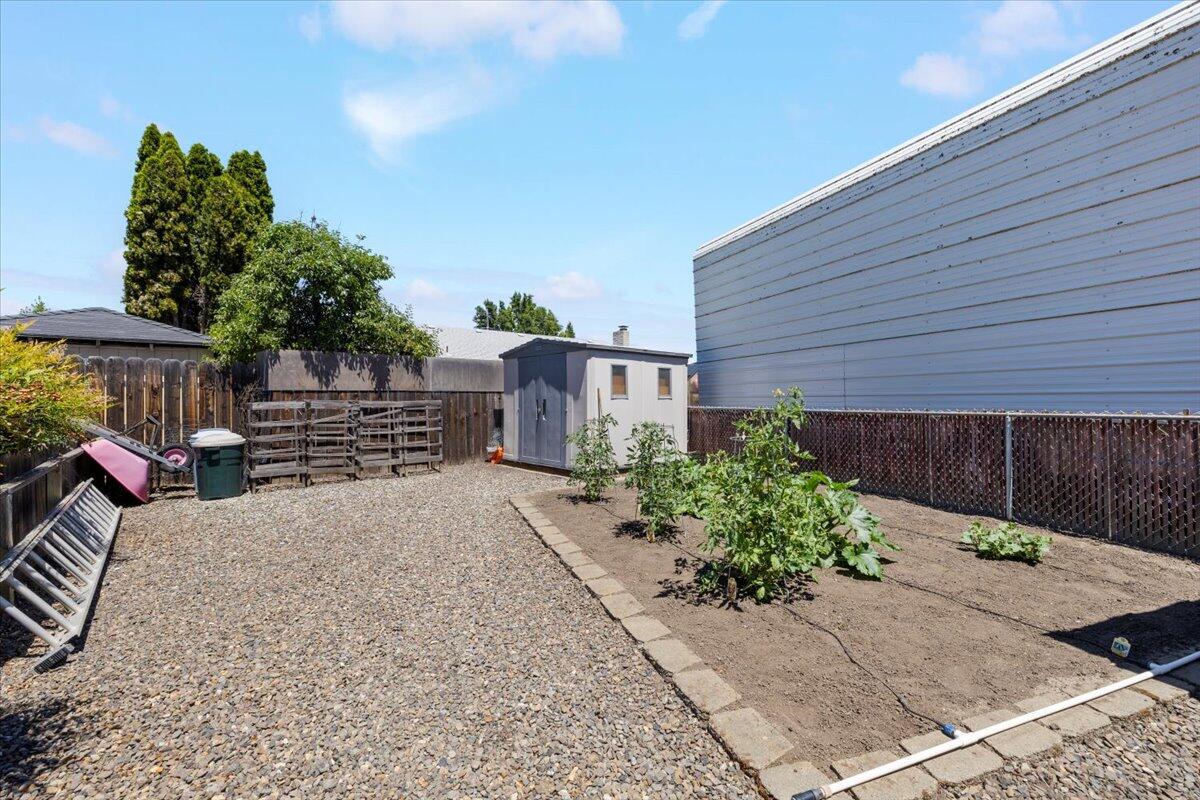 661 Prairie Court Central Point, OR 97502 - Photo 30 of 32 Fenced garden area with 2 sheds and a lean-to