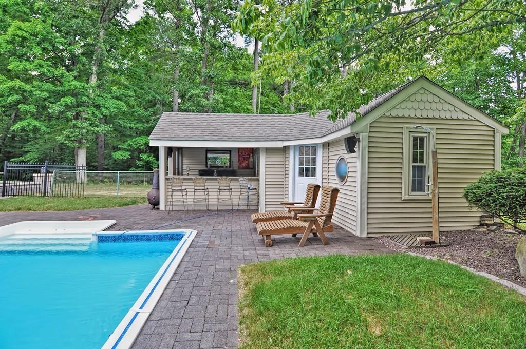 38 Johnson Road Sutton, MA 01590 - Photo 35 of 42 a front view of a house with garden