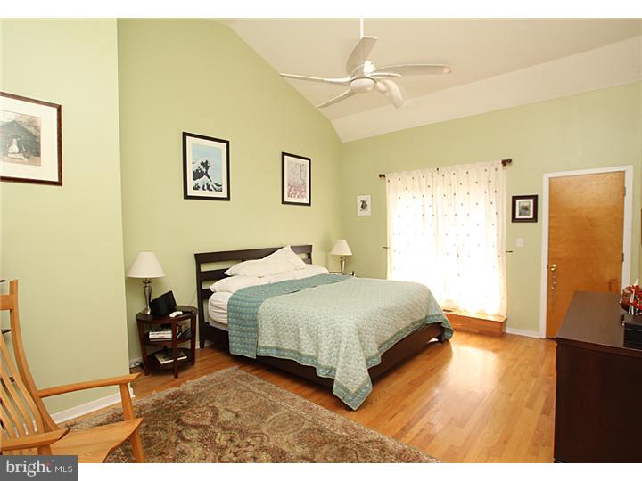 411 Brown Street, Unit R Philadelphia, PA 19123 - Photo 13 of 17