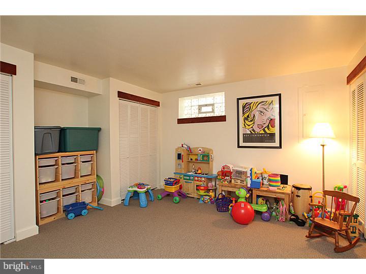 411 Brown Street, Unit R Philadelphia, PA 19123 - Photo 15 of 17