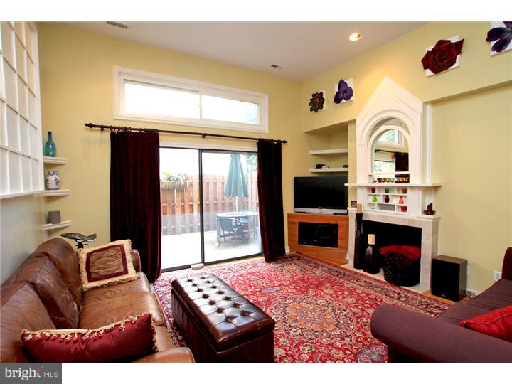 411 Brown Street, Unit R Philadelphia, PA 19123 - Photo 3 of 17