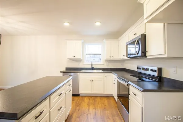 $339,900 | 6 Steele Drive, Granite City, IL 62040