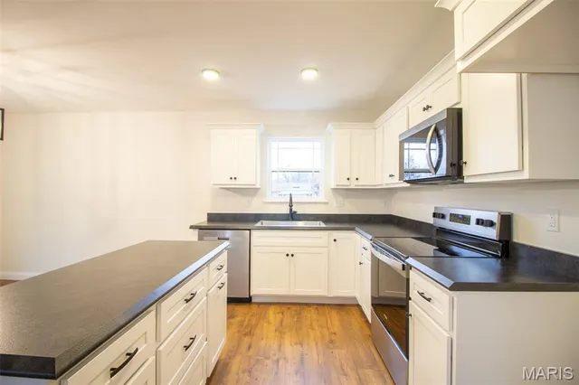 $339,900 | 6 Steele Drive, Granite City, IL 62040