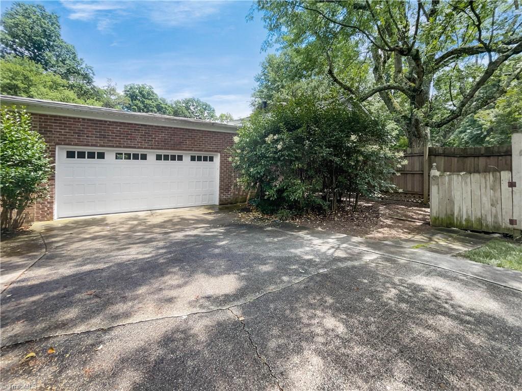 1416 Hobbs Road Greensboro, NC 27410 - Photo 6 of 24