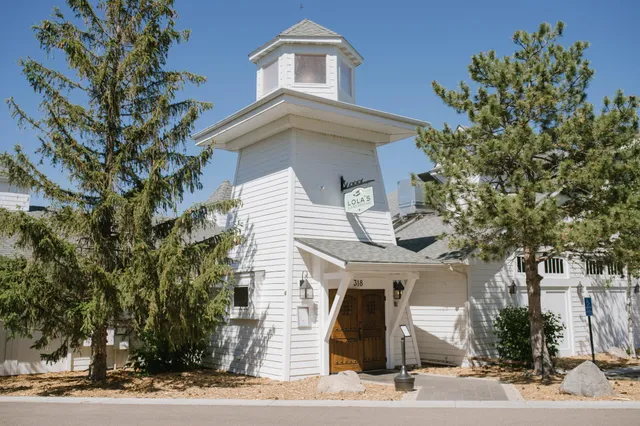 $432,785 | 215 HUNTINGTON Drive, Waconia, MN 55387