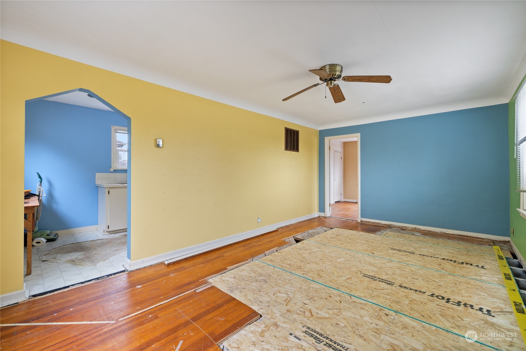 1136 Naval Avenue Bremerton, WA 98312 - Photo 17 of 34 a view of a livingroom with wooden floor and a ceiling fan