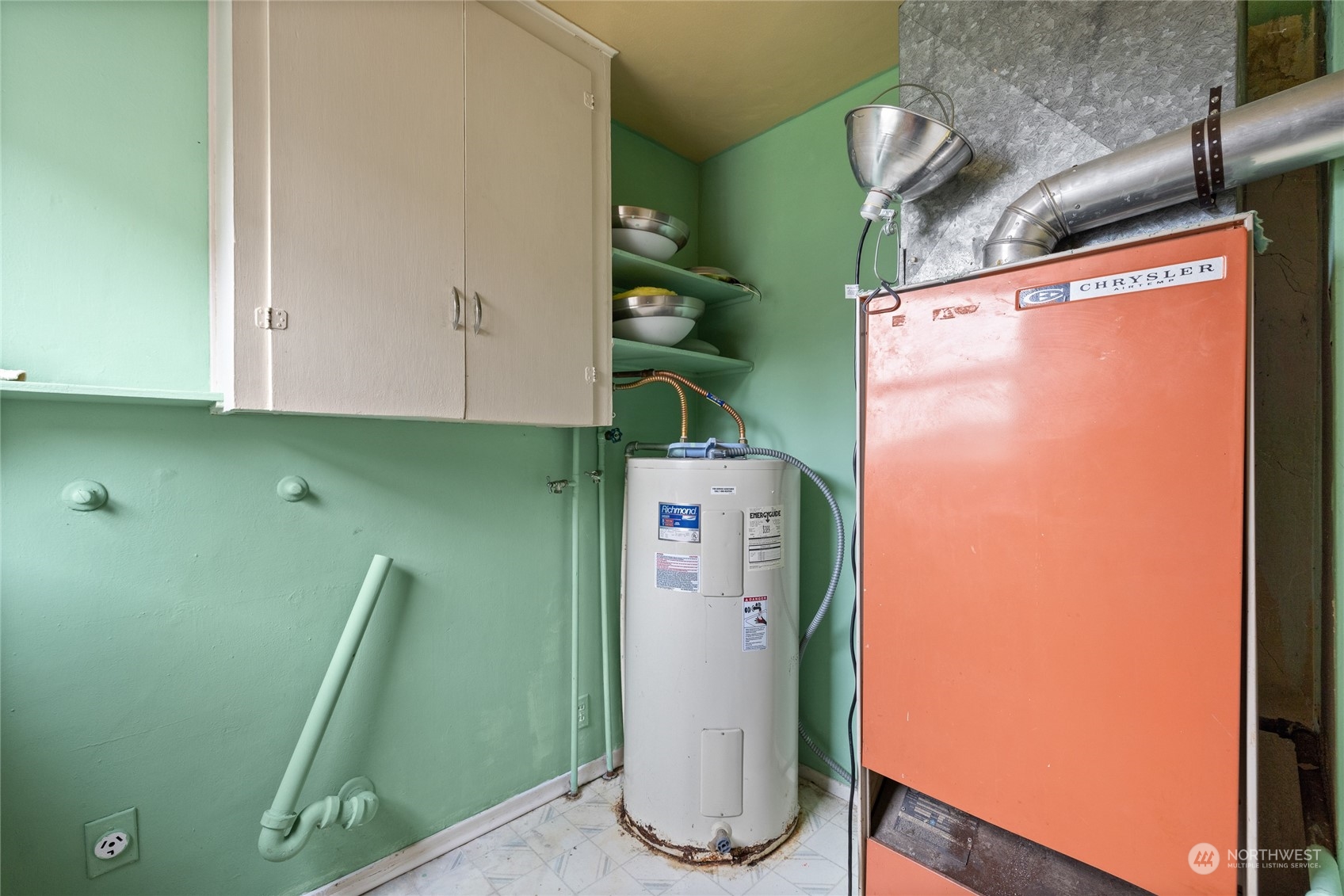 1136 Naval Avenue Bremerton, WA 98312 - Photo 21 of 34 a view of storage and utility room with washer and dryer