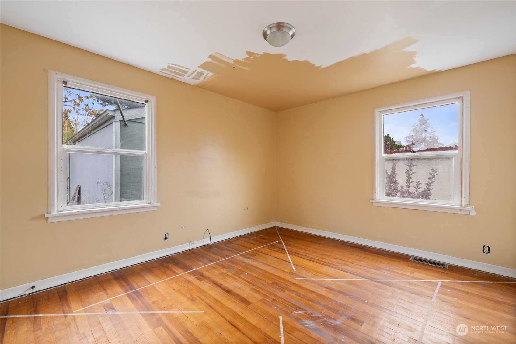 1136 Naval Avenue Bremerton, WA 98312 - Photo 23 of 34 a view of a room with wooden floor and window