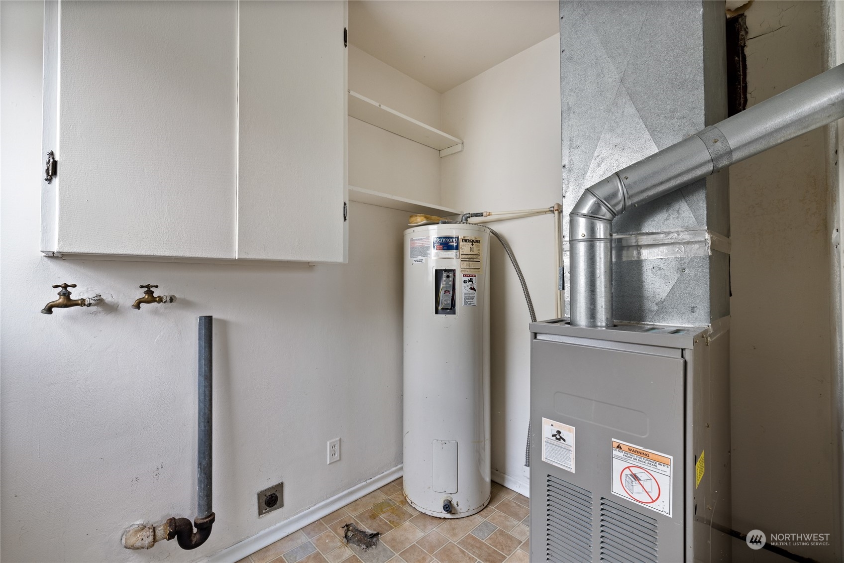 1136 Naval Avenue Bremerton, WA 98312 - Photo 8 of 34 a view of water heater room