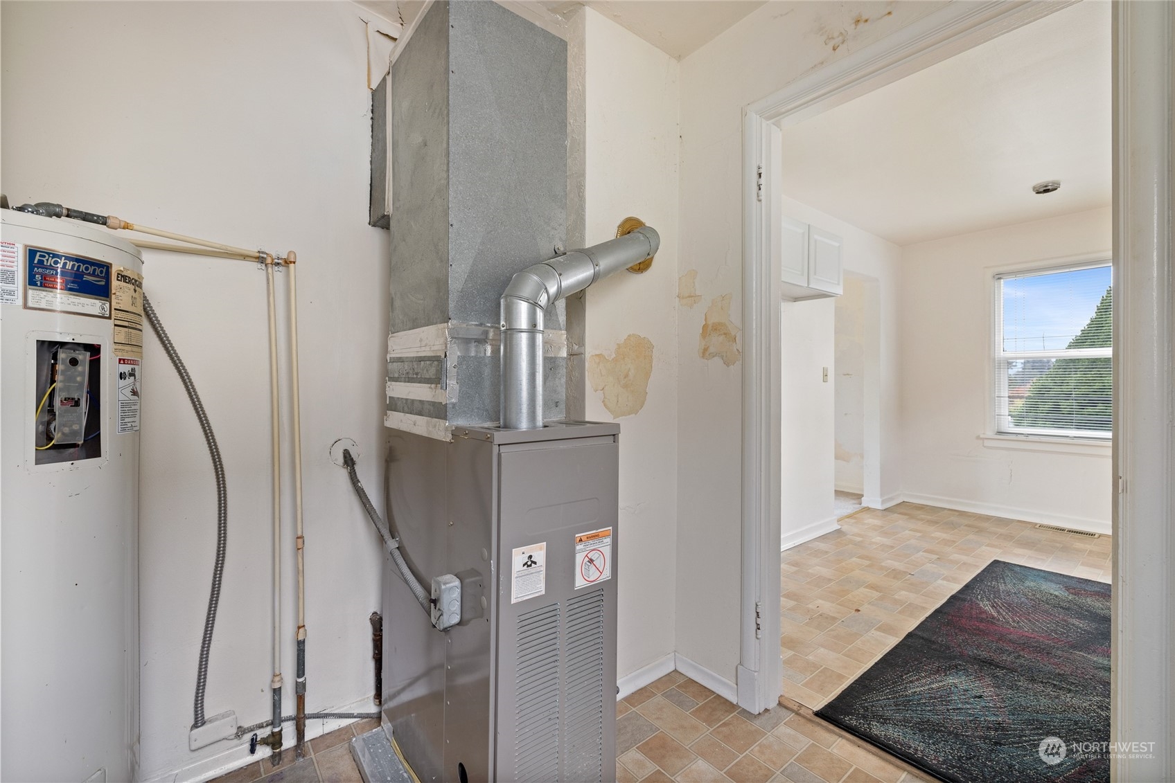 1136 Naval Avenue Bremerton, WA 98312 - Photo 9 of 34 a view of entryway and hall with wooden floor