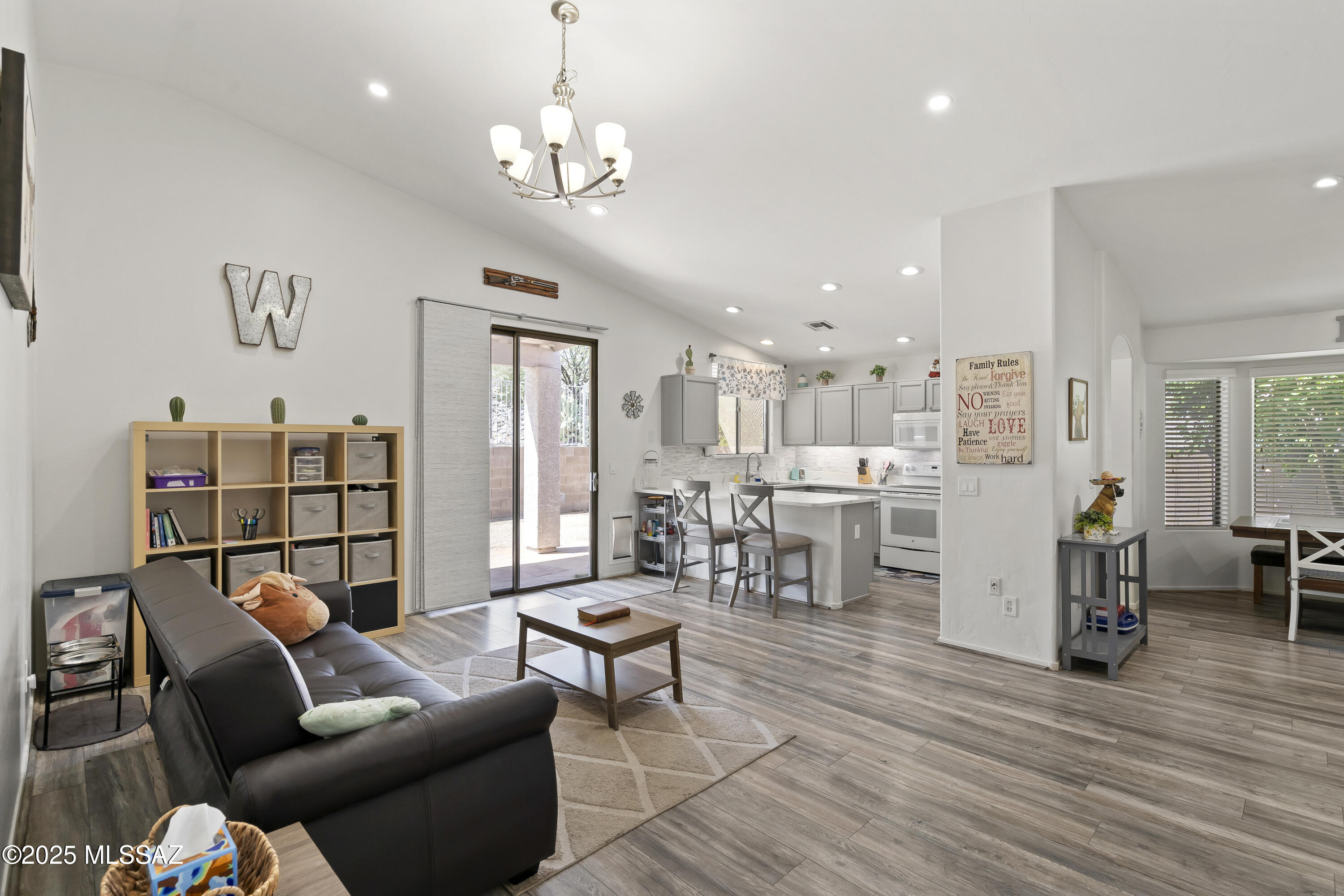 519 West Silvertip Road Tucson, AZ 85737 - Photo 8 of 29