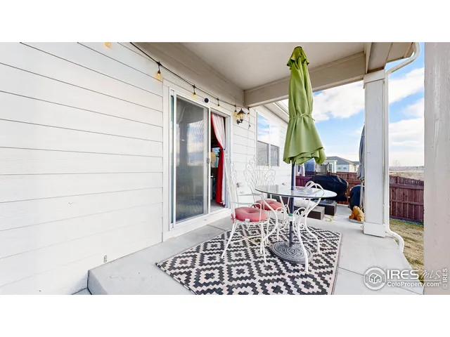 a black and white photo of a living room