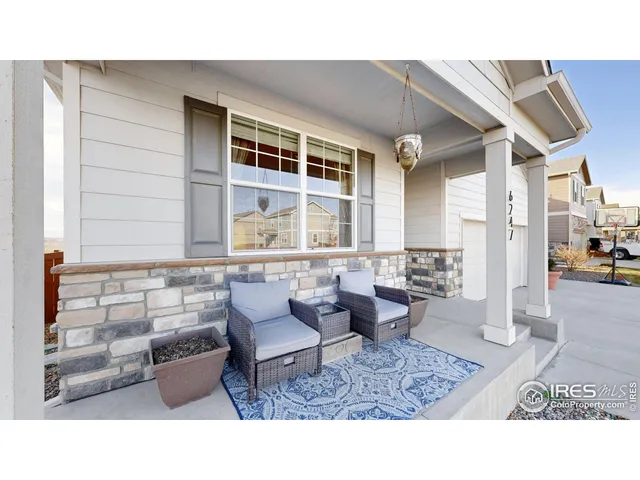 a black and white photo of a living room