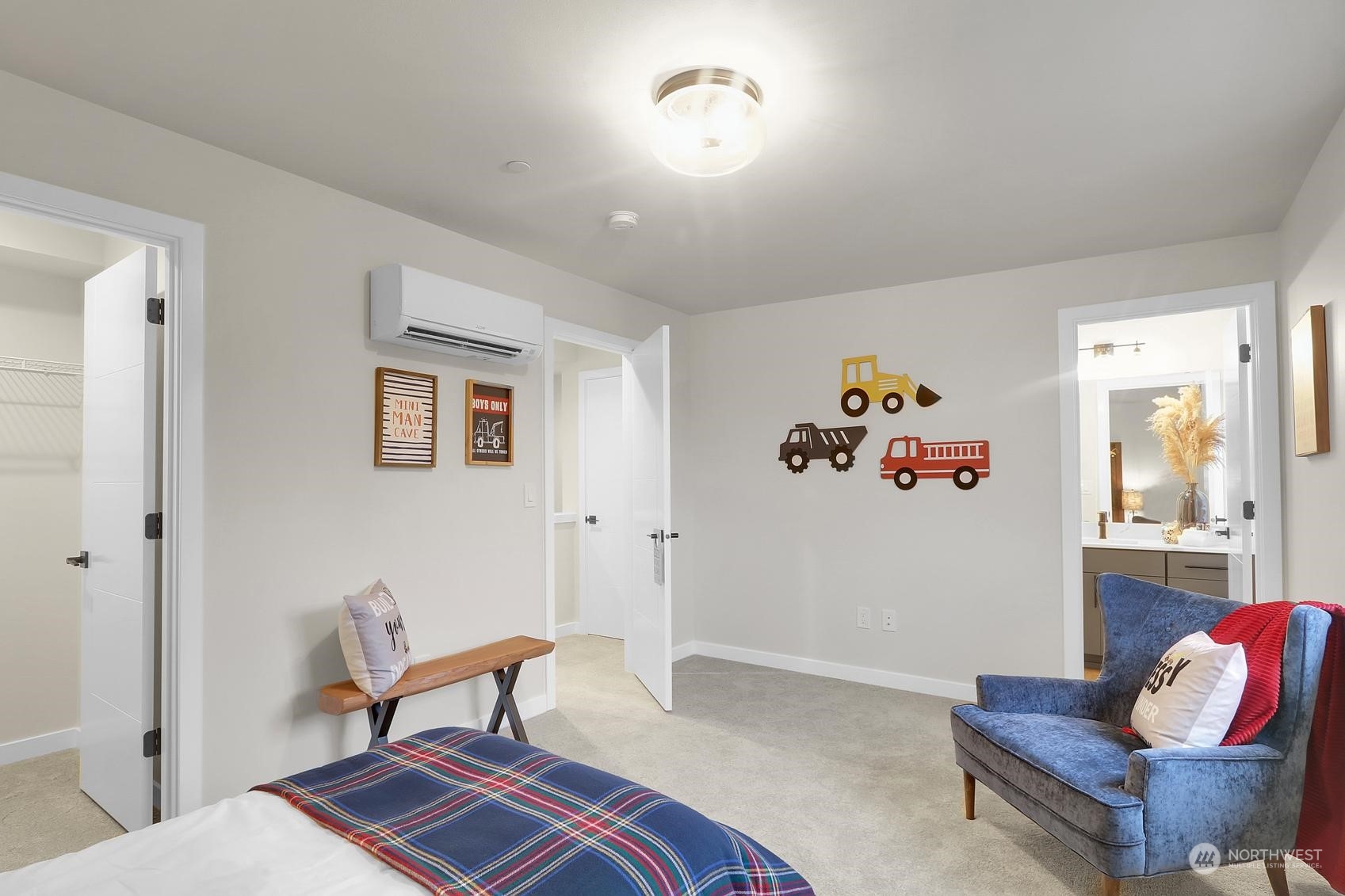2527 Gibson Road, Unit E7 Everett, WA 98204 - Photo 16 of 21 a living room with furniture and a window