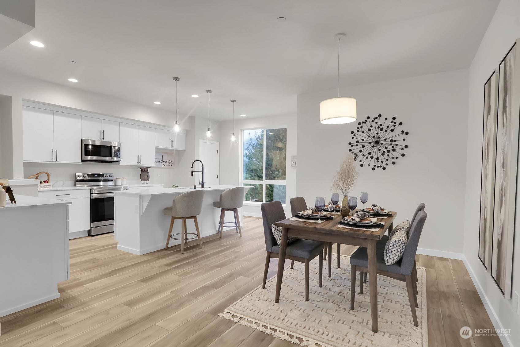 2527 Gibson Road, Unit E7 Everett, WA 98204 - Photo 6 of 21 a dining room with furniture and kitchen view