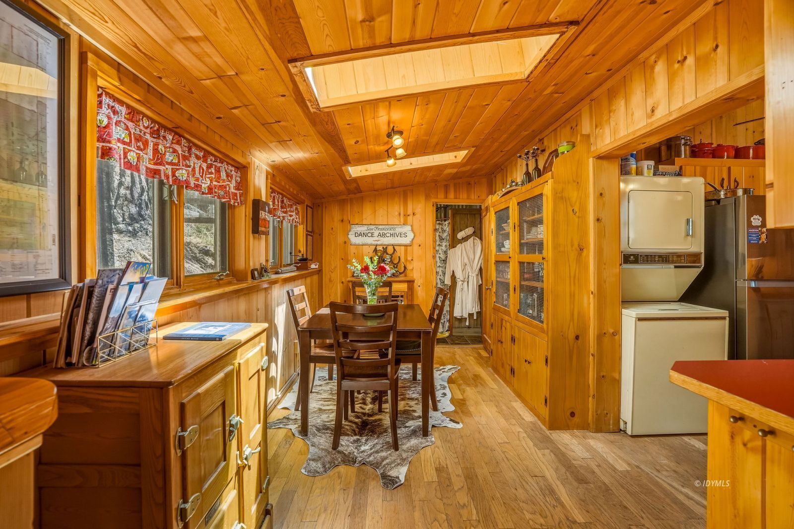24945 Marion Ridge Drive Idyllwild, CA 92549 - Photo 19 of 53 Dining space