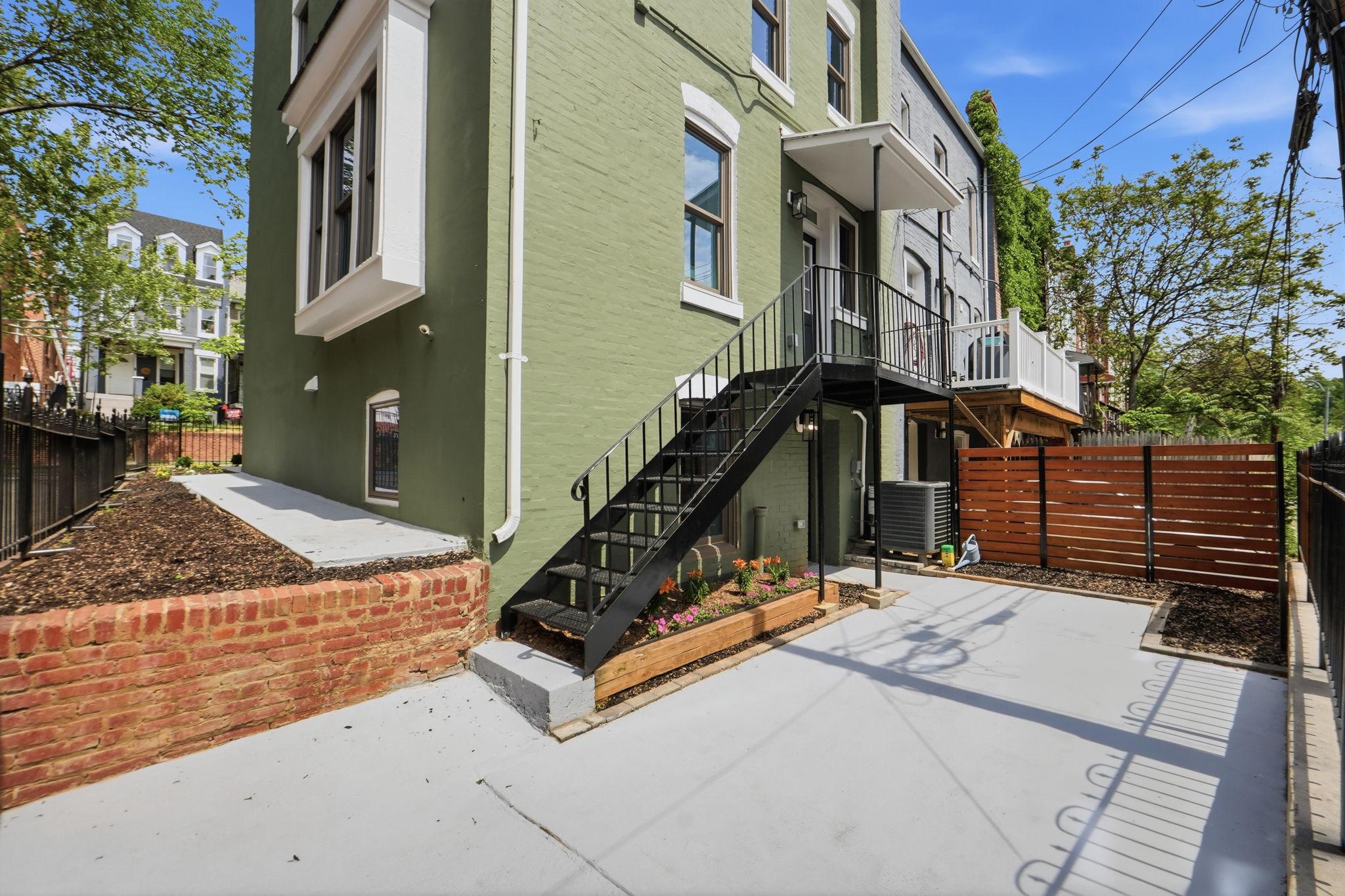518 Columbia Road Northwest Washington, DC 20001 - Photo 33 of 35 Charming green exterior with garden space.