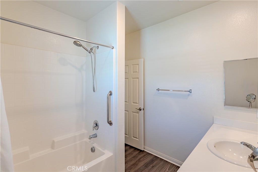 14337 Tansy Road Moreno Valley, CA 92555 - Photo 19 of 31 Bath 2 w/Shower & Tub