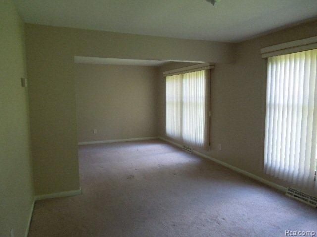 6454 Clarkston Road Clarkston, MI 48346 - Photo 7 of 25 9 living.jpg