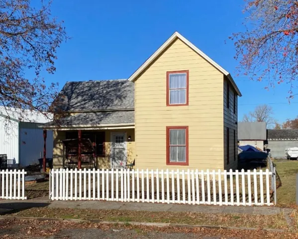 $215,000 | 207 West Main Street, Harrington, WA 99134