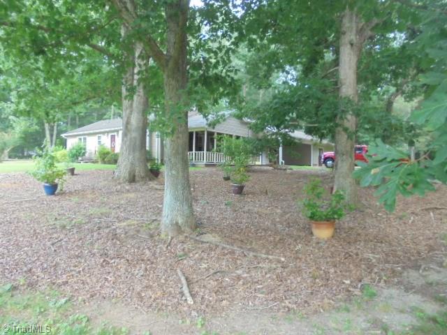 2524 Willard Road High Point, NC 27265 - Photo 4 of 23
