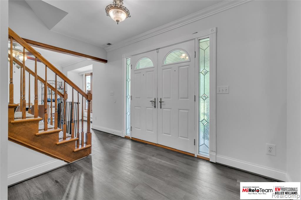 9844 Pine Knob Road Clarkston, MI 48348 - Photo 4 of 38
