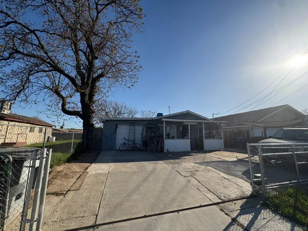 $285,000 | 271 West Almy Avenue, Fresno, CA 93706