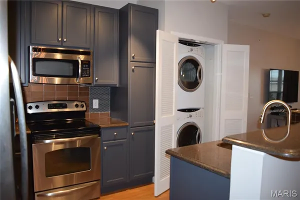 $2,100 | 1241 Strassner Drive, Unit 1401, Brentwood, MO 63144