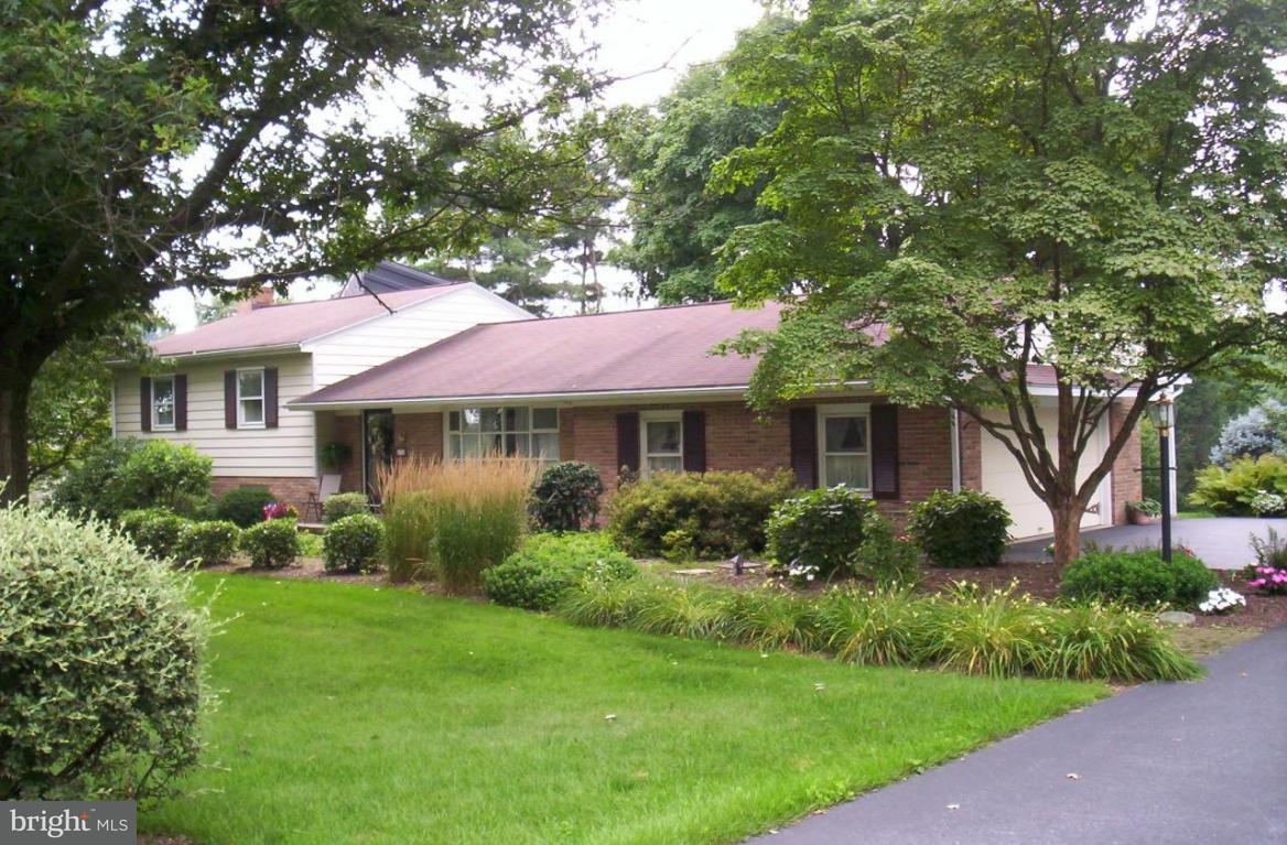 638 Lincoln Road Lititz, PA 17543 - Photo 3 of 18