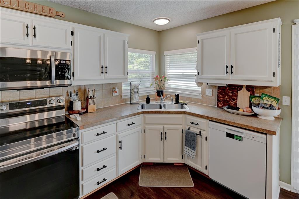 4523 Edgehill Street Leavenworth, KS 66048 - Photo 12 of 50