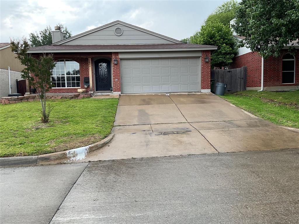 521 Hollyberry Drive, Mansfield, TX 76063 Compass