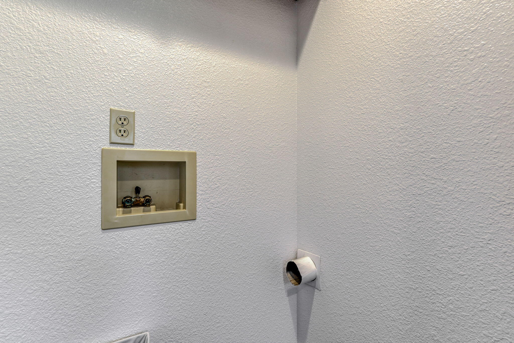 13517 Fern Road Whitmore, CA 96096 - Photo 54 of 124 Laundry Hookups in EnSuite
