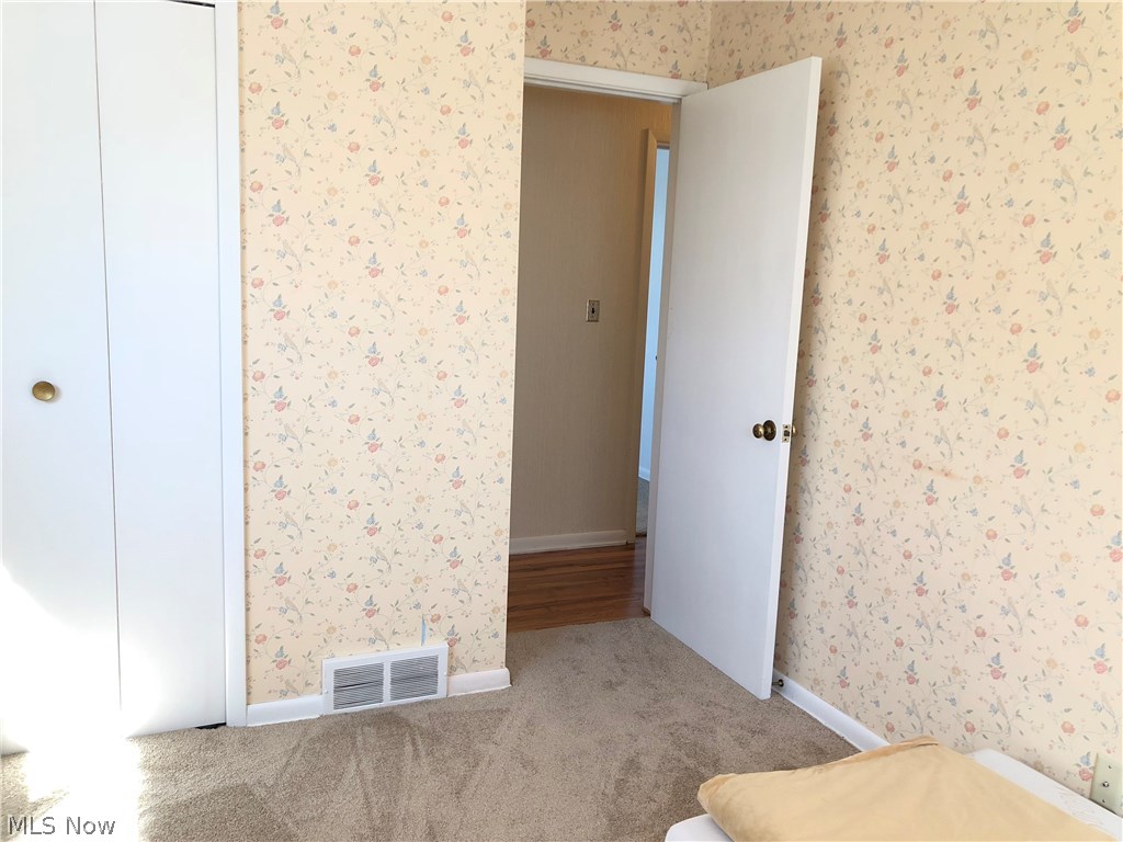 6090 Westerham Road Cleveland, OH 44124 - Photo 14 of 21