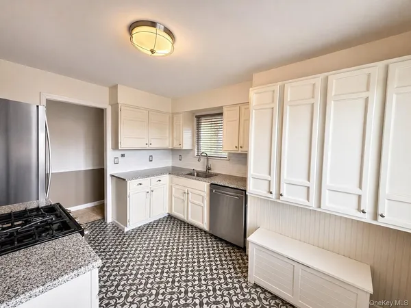 $2,500 | 10 Sycamore Drive, Middletown, NY 10940