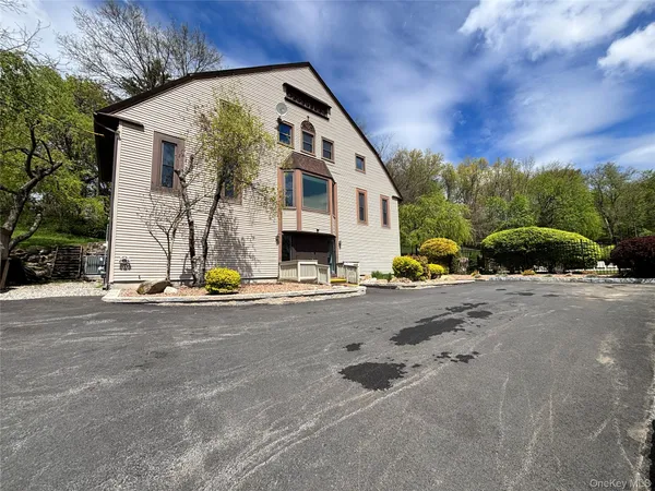 $2,500 | 10 Sycamore Drive, Middletown, NY 10940