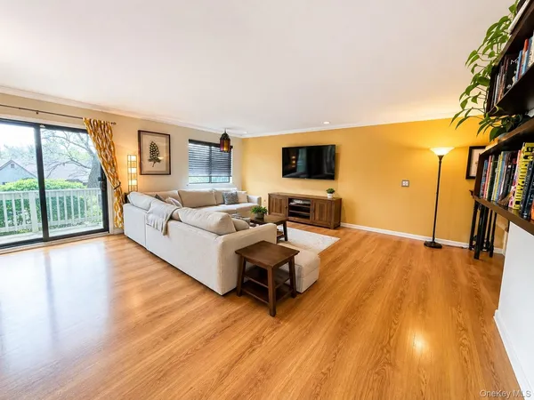 $2,500 | 10 Sycamore Drive, Middletown, NY 10940