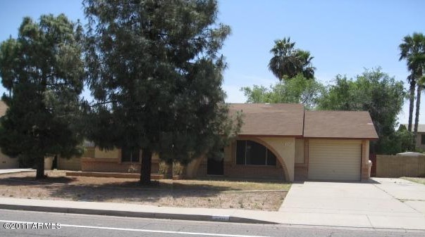 6331 West Cholla Street Glendale, AZ 85304 - Photo 1 of 7 Front