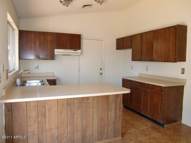 6331 West Cholla Street Glendale, AZ 85304 - Photo 3 of 7 Kitchen