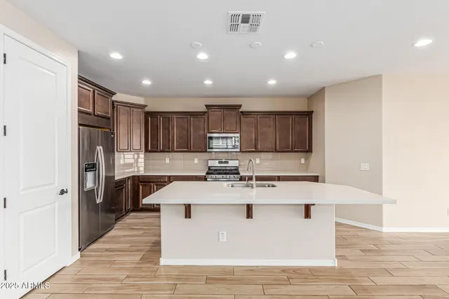 $2,295 | 19874 West Devonshire Avenue, Litchfield Park, AZ 85340