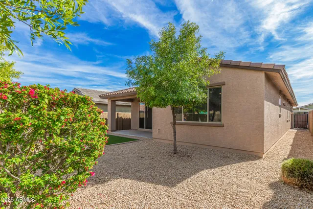 $2,295 | 19874 West Devonshire Avenue, Litchfield Park, AZ 85340